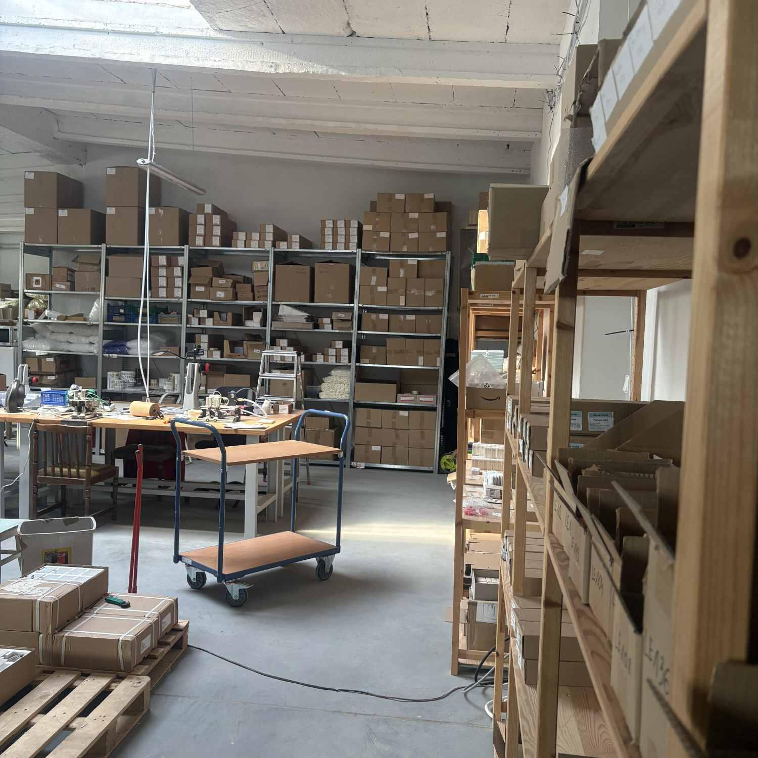 Lagerbereich für Waren, Verpackungen und Komponenten zur auftragsbezogenen Bereitstellung am Standort in Polen